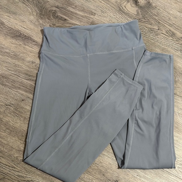 Vuori Light Gray Activewear - Picture 1 of 5
